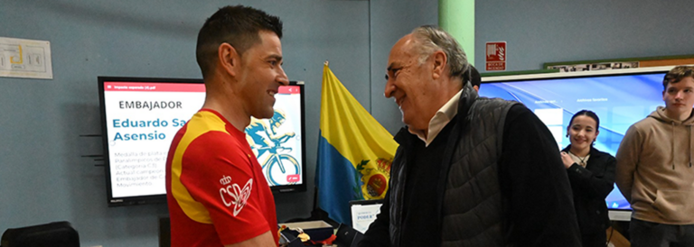 Un campeón paralímpico inspira al alumnado del IES El Getares